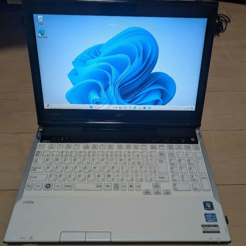 NEC LaVie 15.6インチ LL750HS６Ｗ