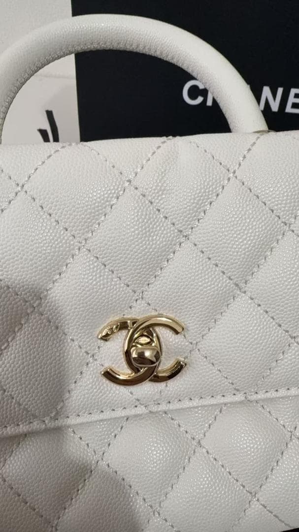 CHĄNEL ホワイト キルティング ハンドバッグ