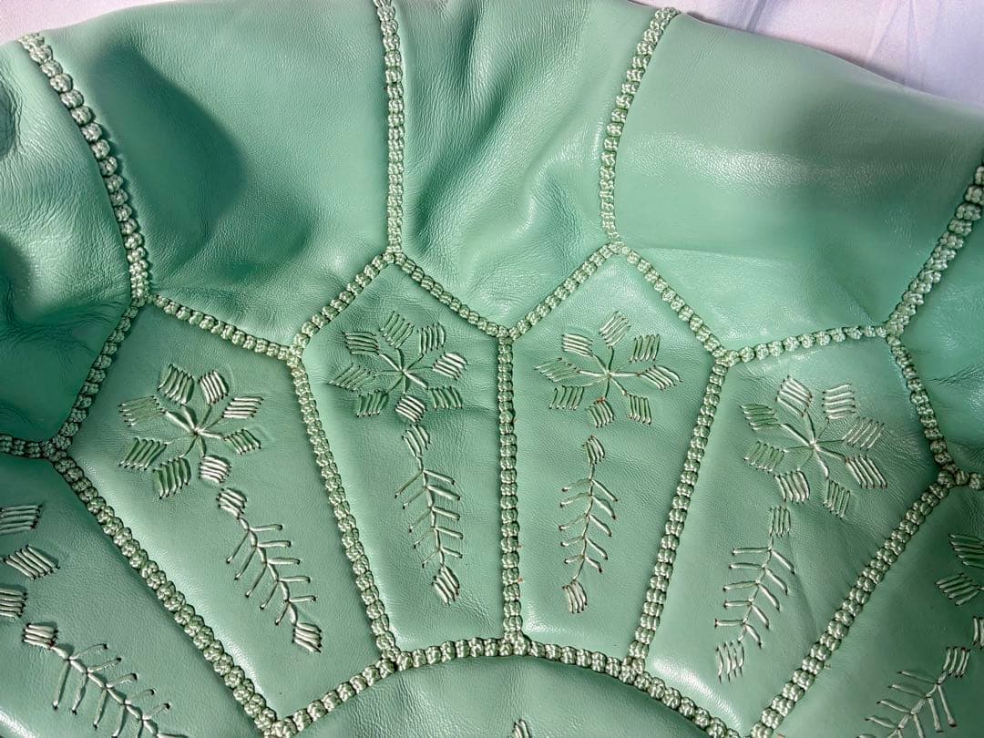 ② M57【中古品】　 モロッコ本革プフ　アイスグリーンカラー