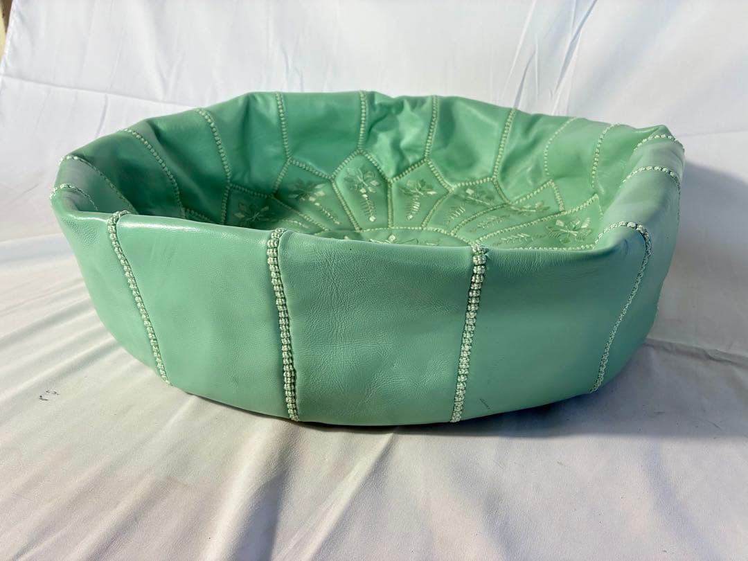 ② M57【中古品】　 モロッコ本革プフ　アイスグリーンカラー