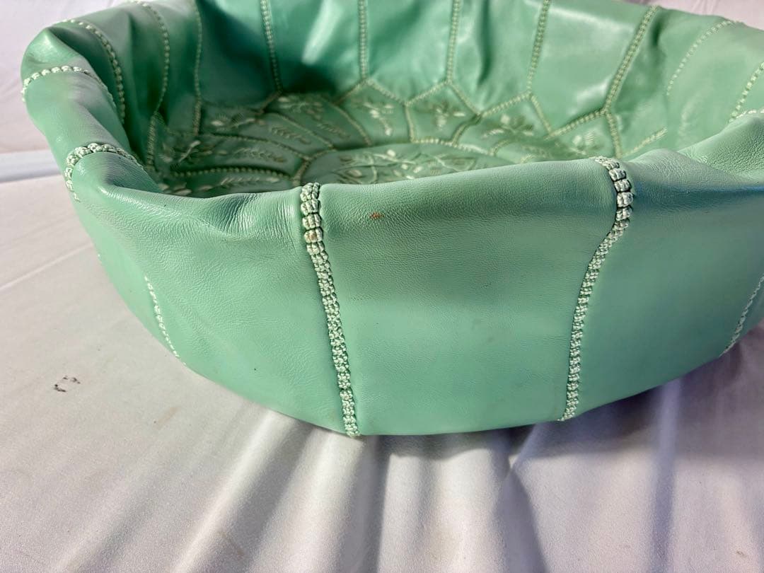 ② M57【中古品】　 モロッコ本革プフ　アイスグリーンカラー