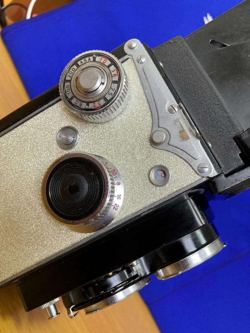 ちょっと楽しい　キラキラ感　YashicaFlex インテリアにも