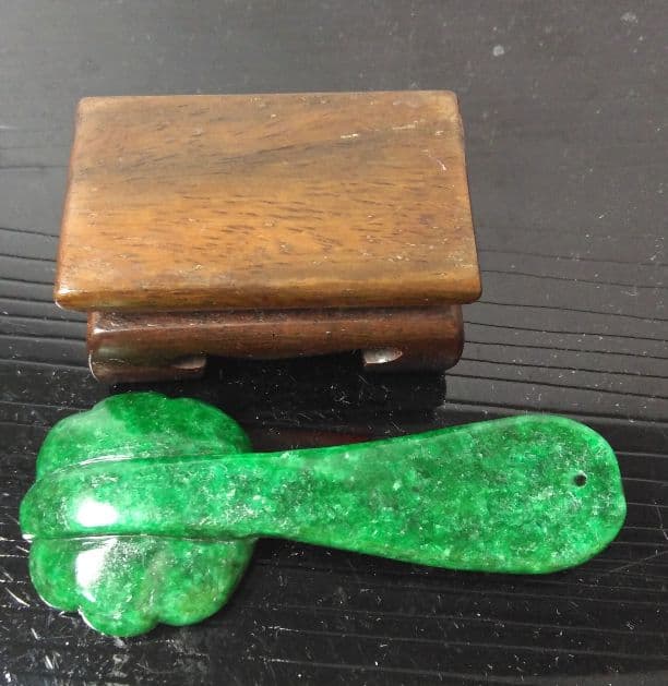 天然石　ミャンマー翡翠如意棒