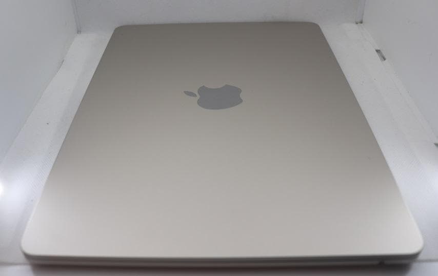 即日 MacBook Air M2 16GB 充放電回数 23回「スターライト」