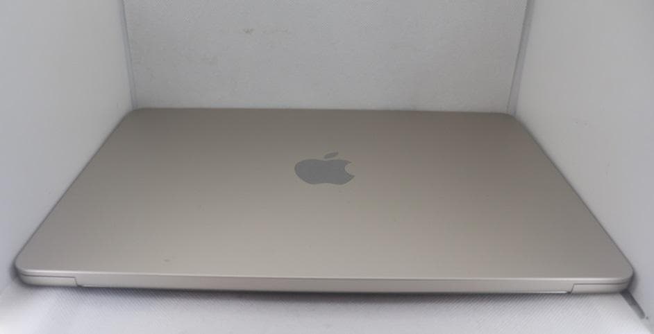 即日 MacBook Air M2 16GB 充放電回数 23回「スターライト」