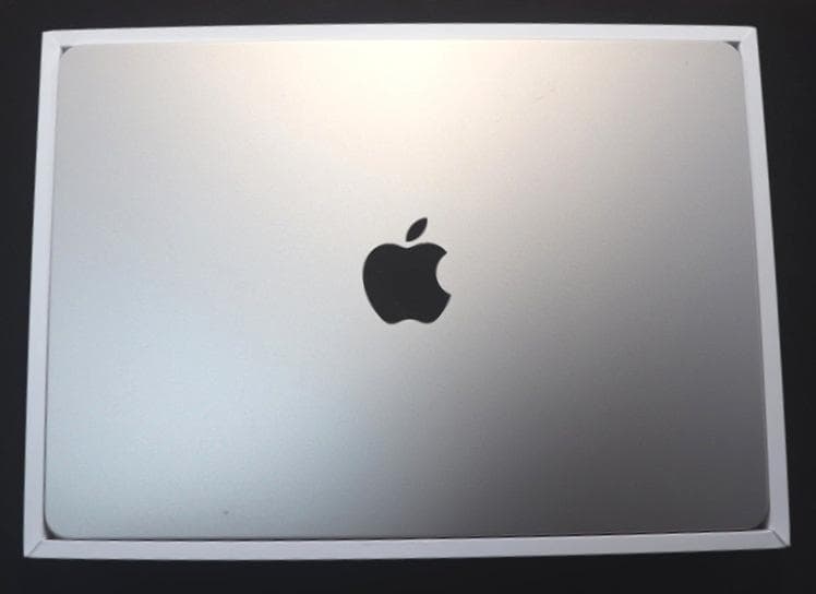 即日 MacBook Air M2 16GB 充放電回数 23回「スターライト」