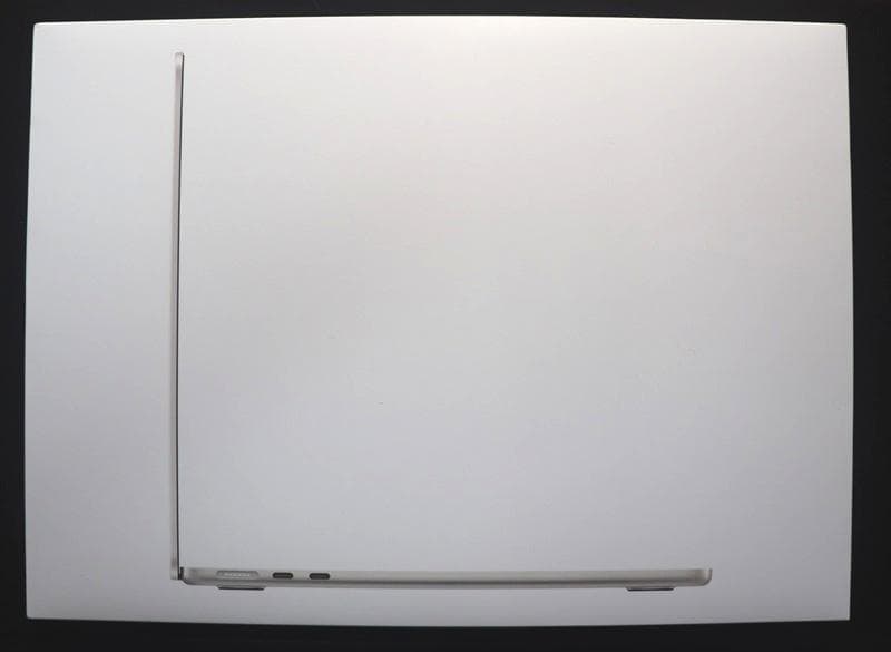 即日 MacBook Air M2 16GB 充放電回数 23回「スターライト」