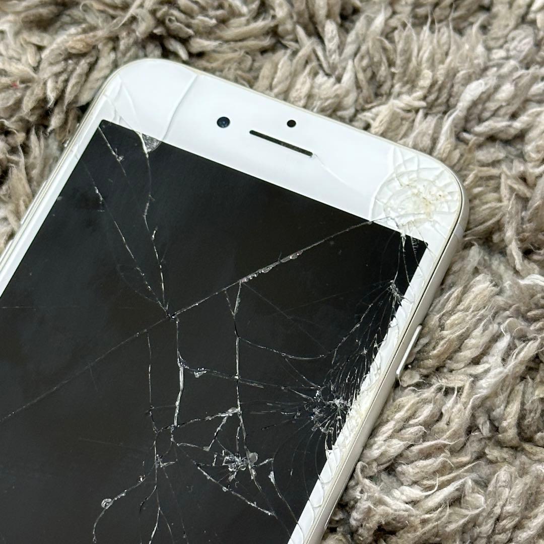 Apple iPhone 8 ホワイト 本体　64GB