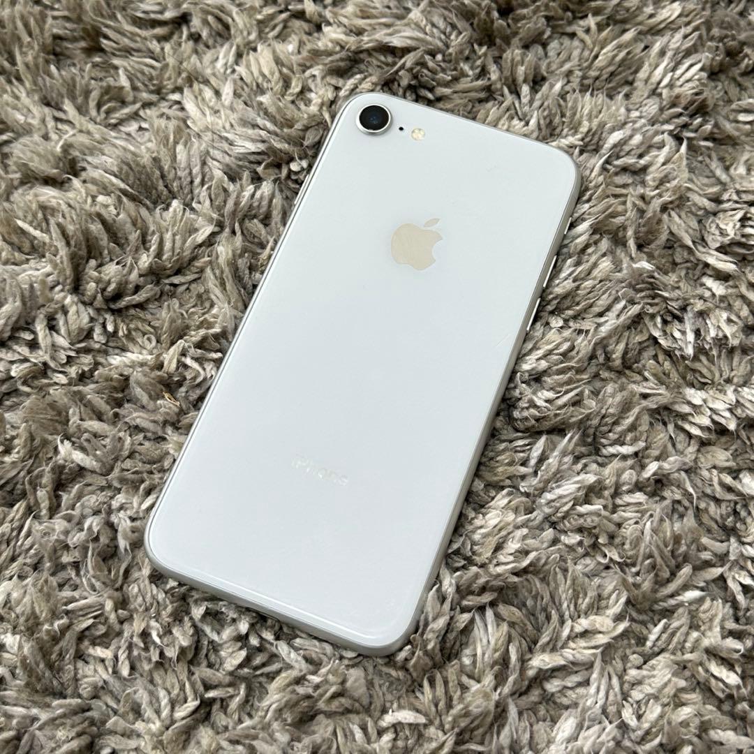 Apple iPhone 8 ホワイト 本体　64GB