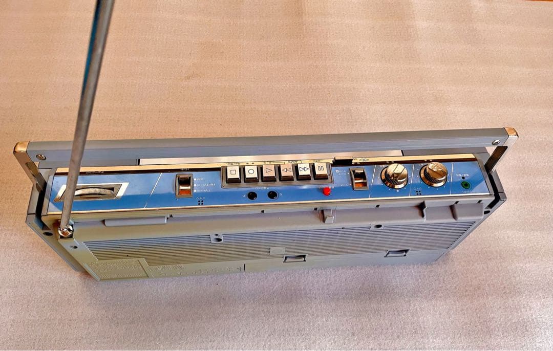 ポップ な80s ° ラジカセ SONY レアカラ一 【動作品】