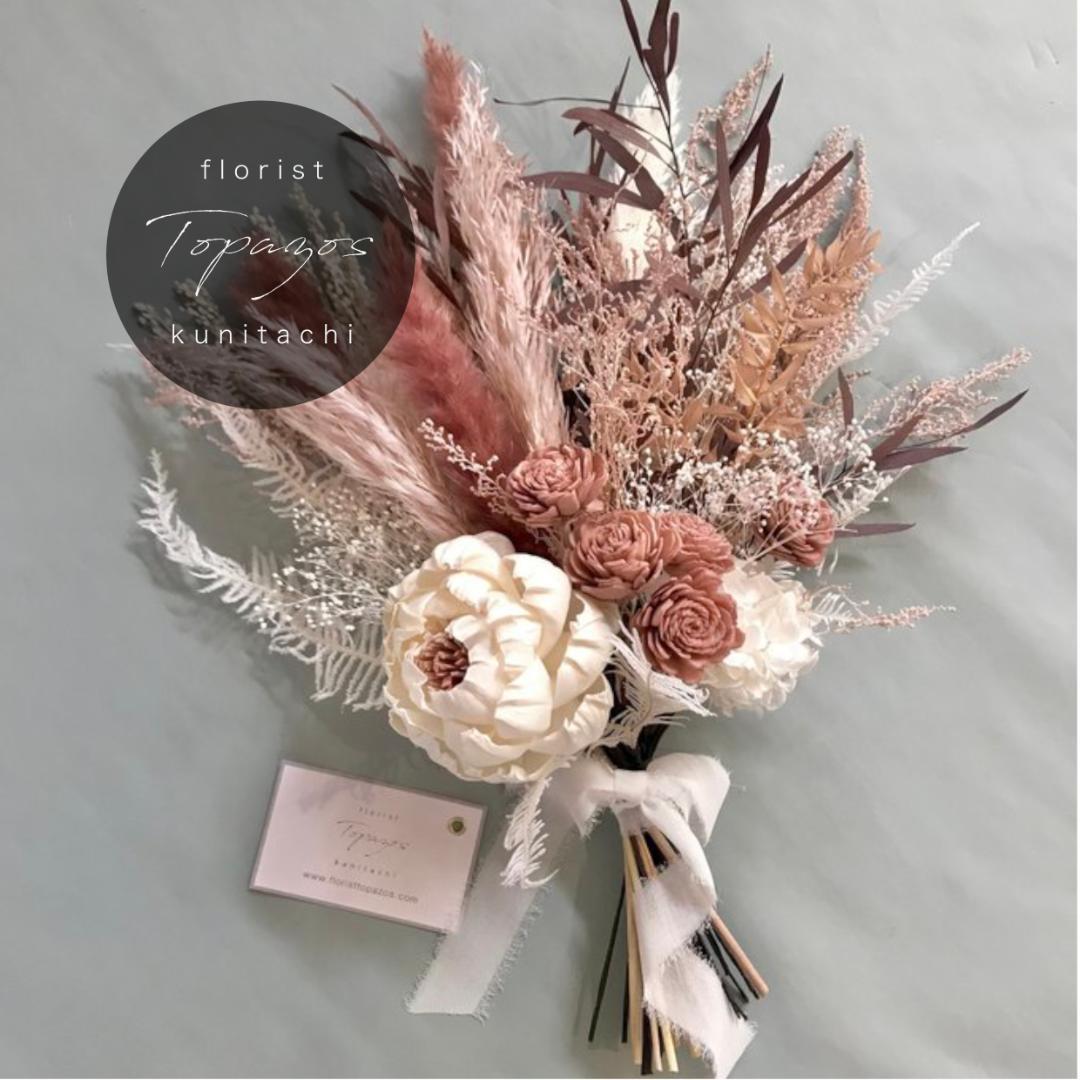 サン暖かな紅茶色のスワッグ（ブーケ）・ Mふっくらタイプ＆ブートニアセット