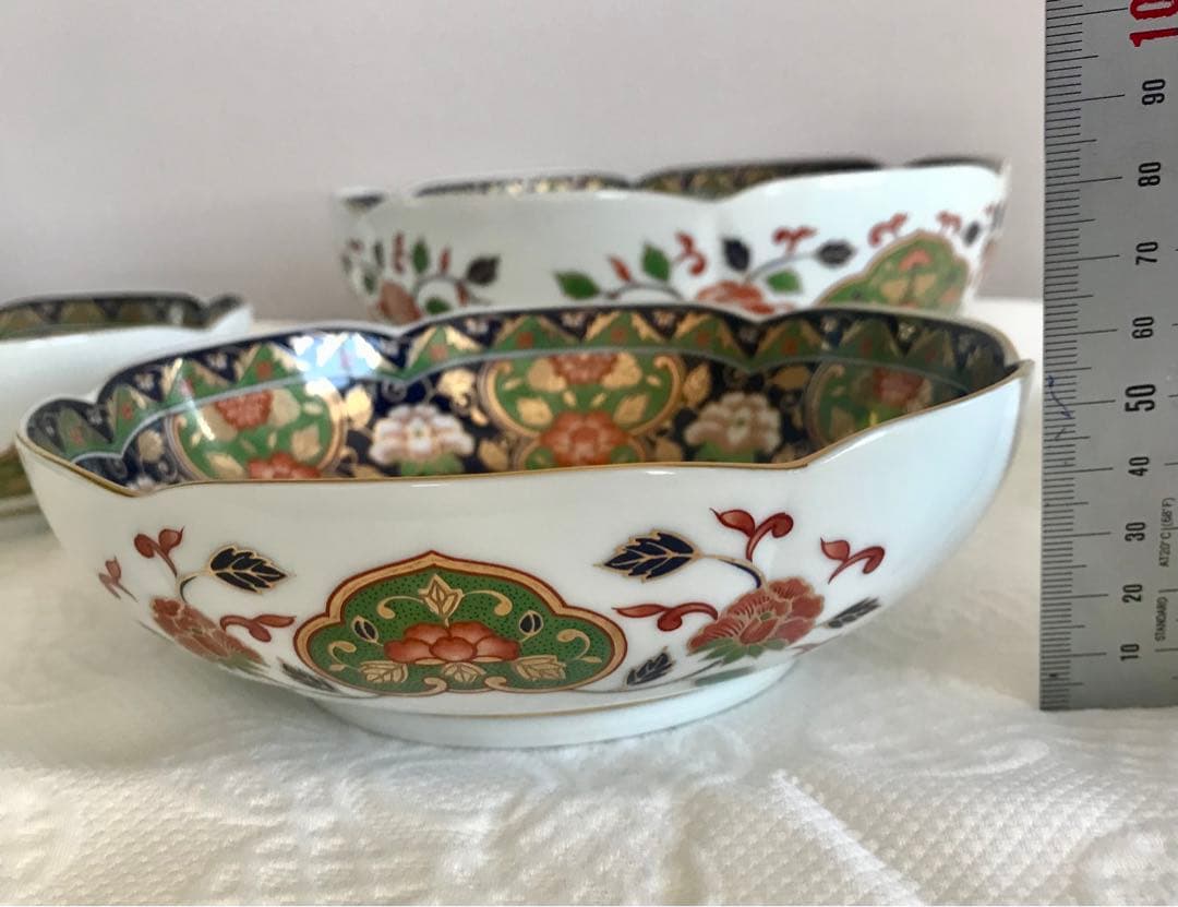 未使用　前畑陶器　庫山窯　美濃焼　藍地金唐草　牡丹　中盛り鉢1個と中平鉢3個