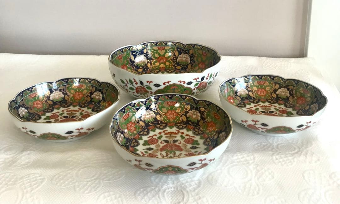 未使用　前畑陶器　庫山窯　美濃焼　藍地金唐草　牡丹　中盛り鉢1個と中平鉢3個