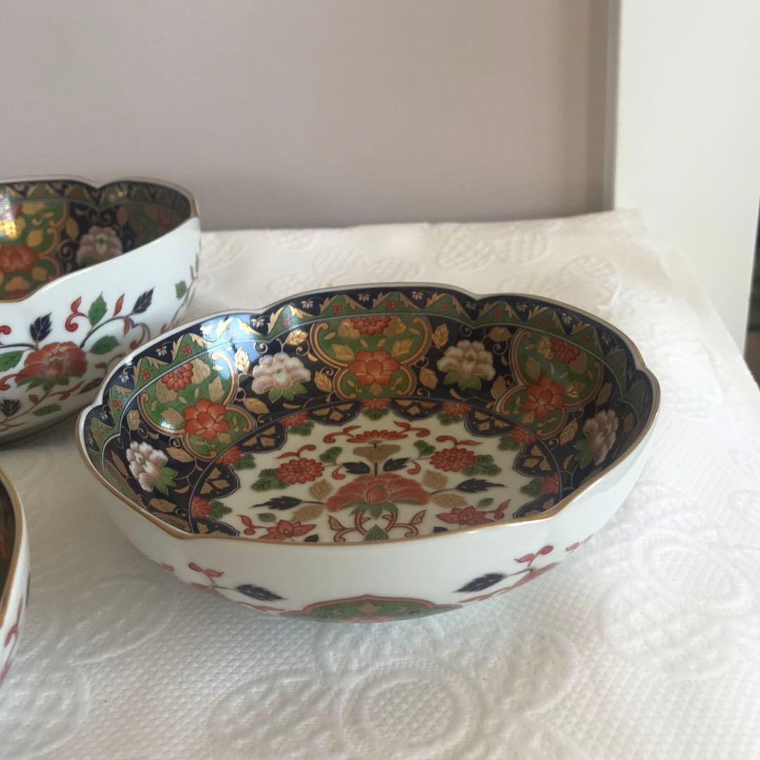 未使用　前畑陶器　庫山窯　美濃焼　藍地金唐草　牡丹　中盛り鉢1個と中平鉢3個