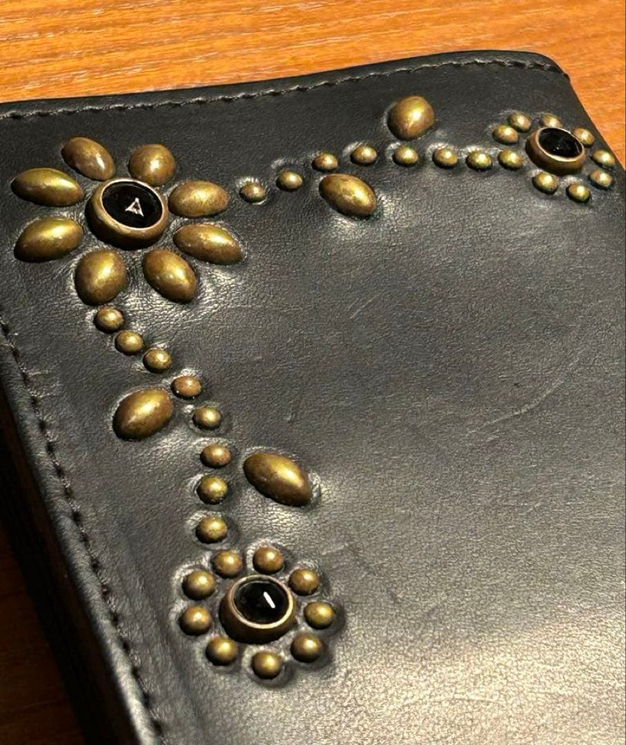 ミントコンディション★HTC★スタッズ長財布