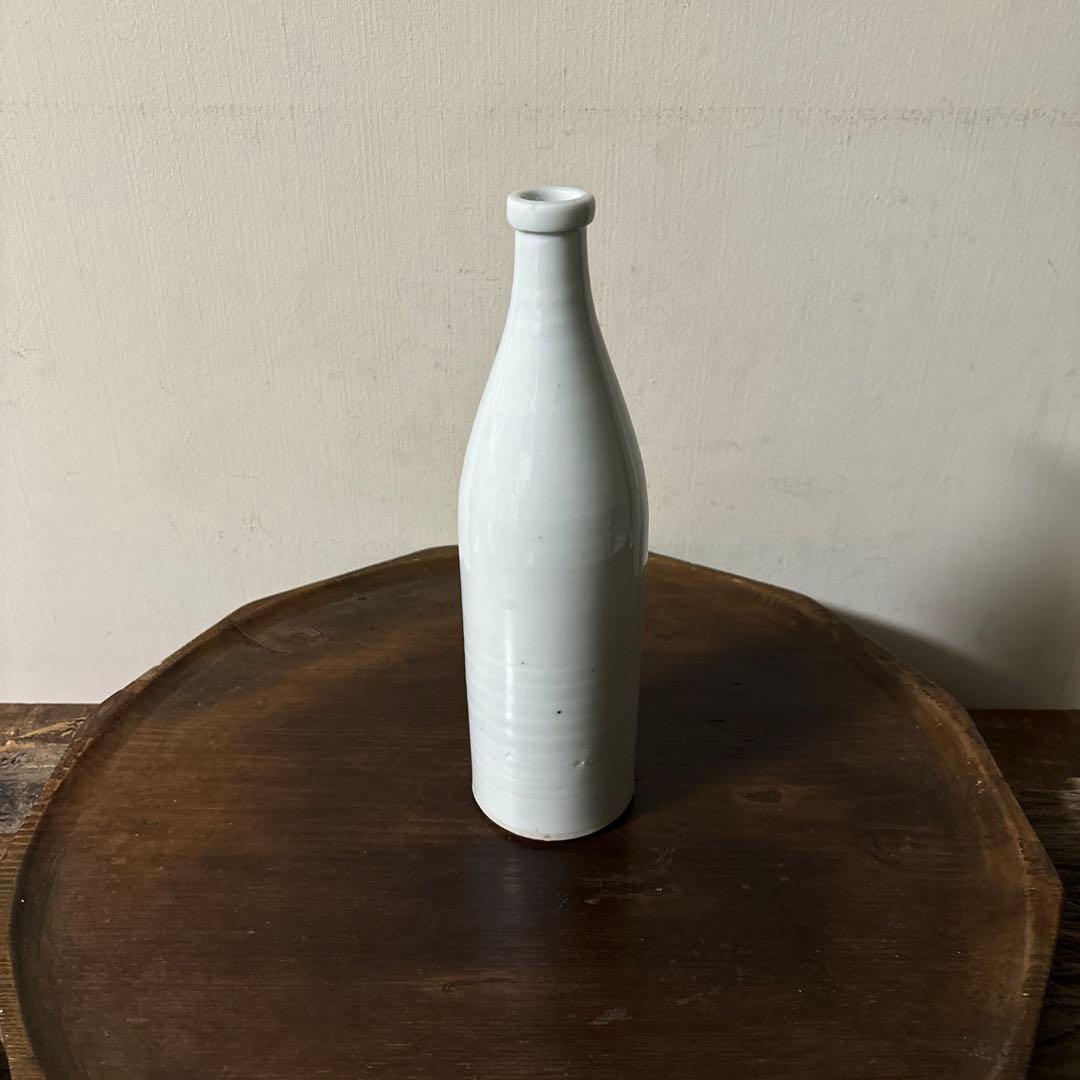 白磁ボトル　舎密局所縁　明治　平佐　波佐見　伊万里　瀬戸　李朝　花器　白洲正子