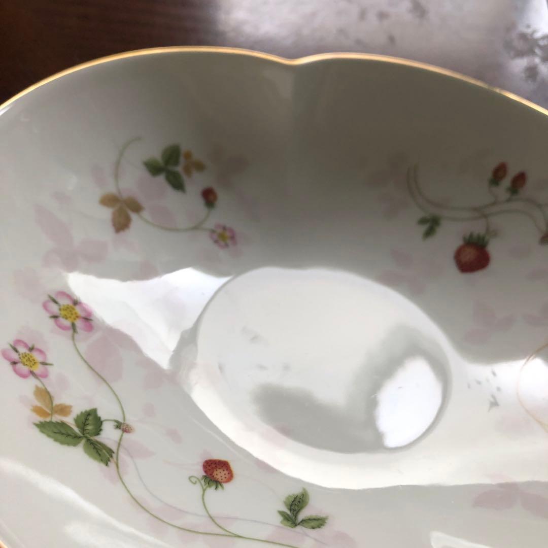 ウェッジウッド ワイルドストロベリー 桃型深皿 ほぼ未使用