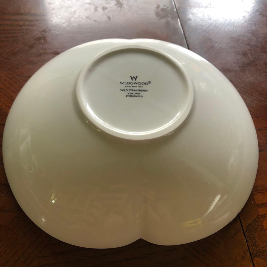 ウェッジウッド ワイルドストロベリー 桃型深皿 ほぼ未使用
