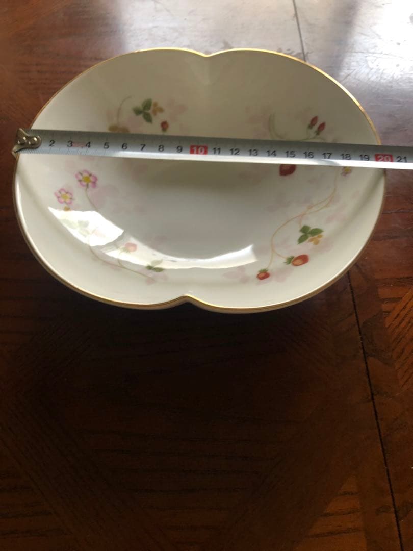 ウェッジウッド ワイルドストロベリー 桃型深皿 ほぼ未使用