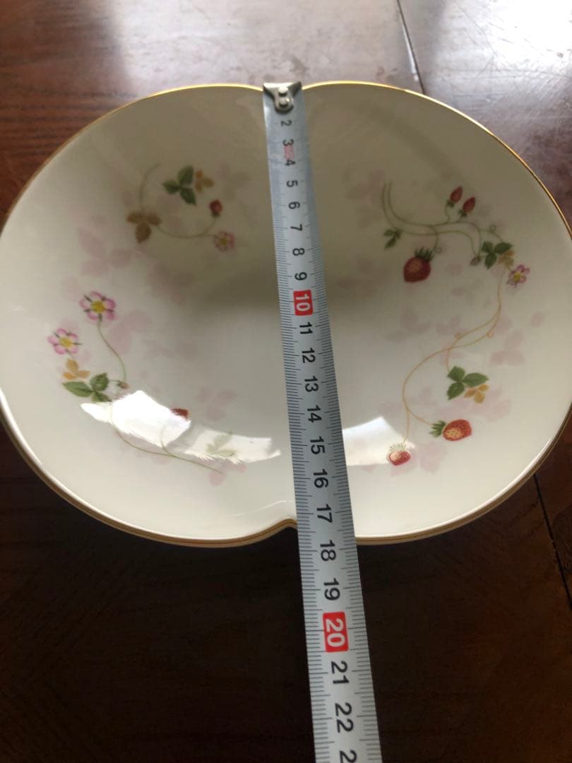 ウェッジウッド ワイルドストロベリー 桃型深皿 ほぼ未使用