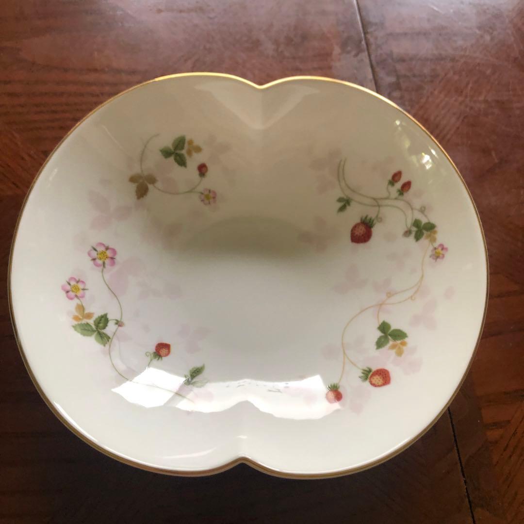 ウェッジウッド ワイルドストロベリー 桃型深皿 ほぼ未使用