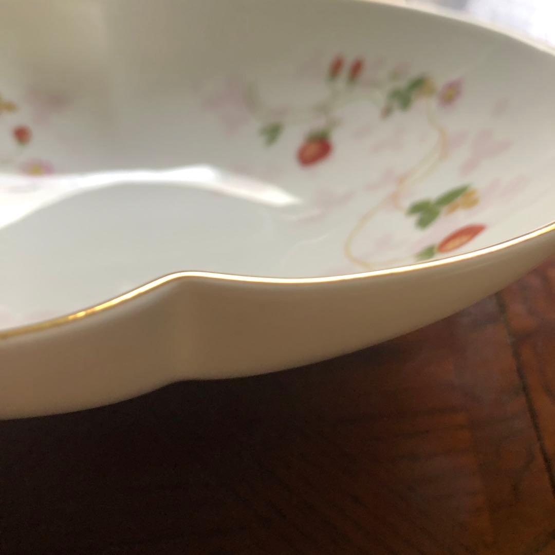 ウェッジウッド ワイルドストロベリー 桃型深皿 ほぼ未使用