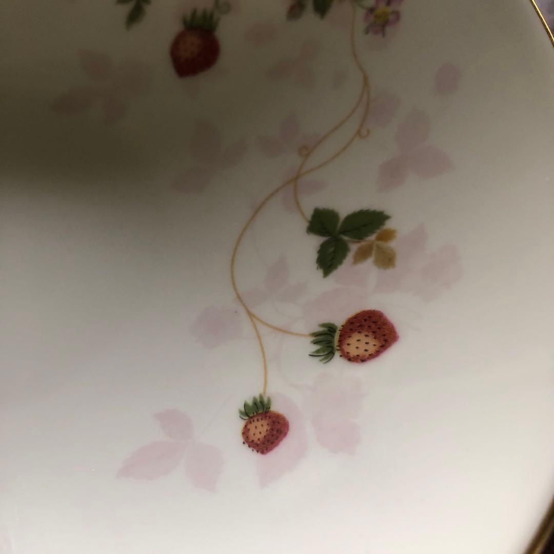 ウェッジウッド ワイルドストロベリー 桃型深皿 ほぼ未使用