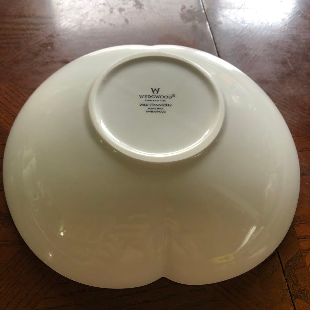 ウェッジウッド ワイルドストロベリー 桃型深皿 ほぼ未使用