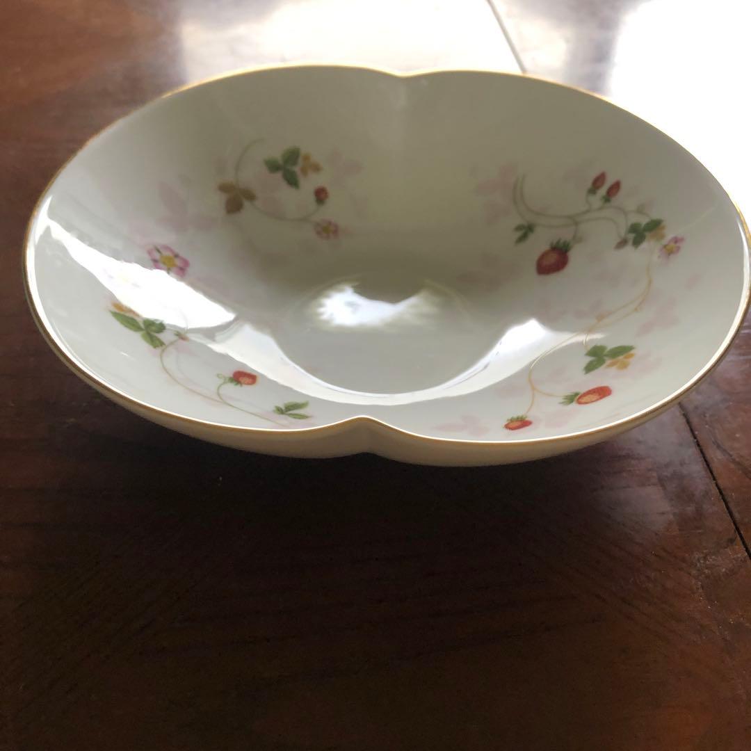 ウェッジウッド ワイルドストロベリー 桃型深皿 ほぼ未使用