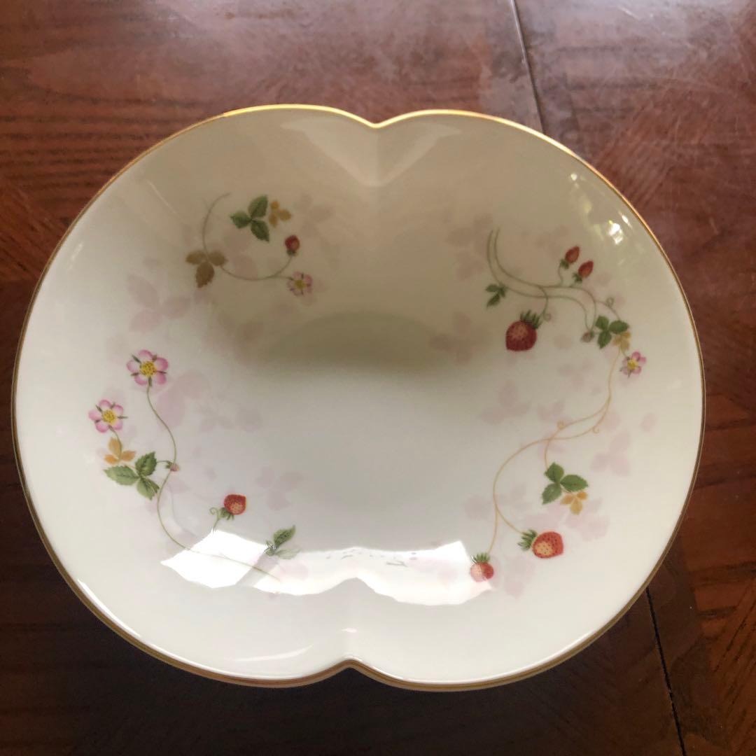 ウェッジウッド ワイルドストロベリー 桃型深皿 ほぼ未使用