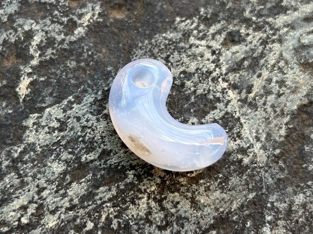 青森産　青メノウ勾玉　錦石