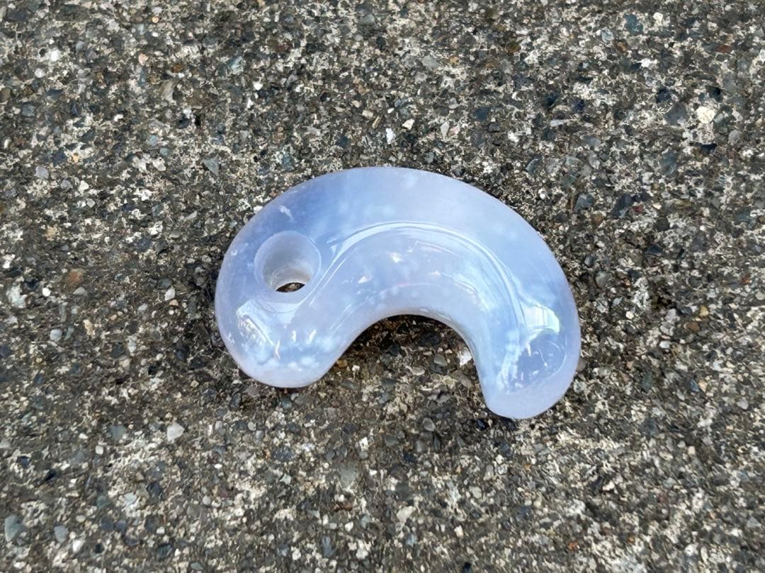 青森産　青メノウ勾玉　錦石