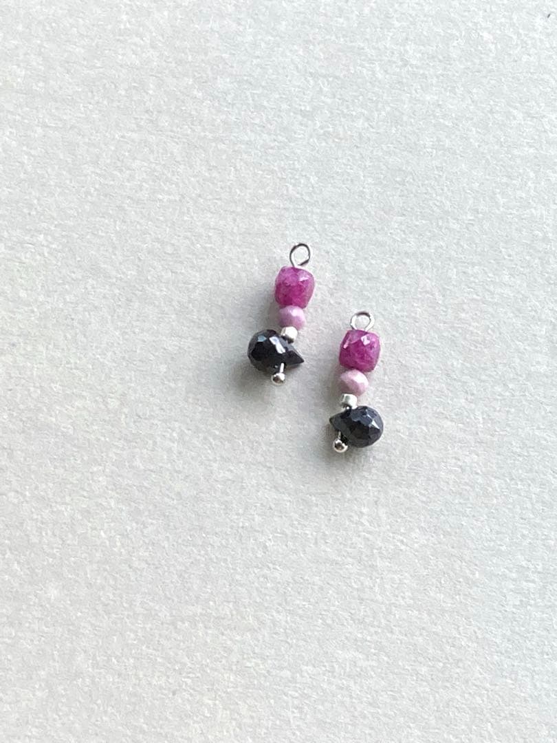 no.0406 ロゼ色のルビーと煌くオニキス