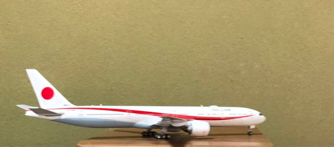 1/400 Boeing 777-300ER 日本政府専用機