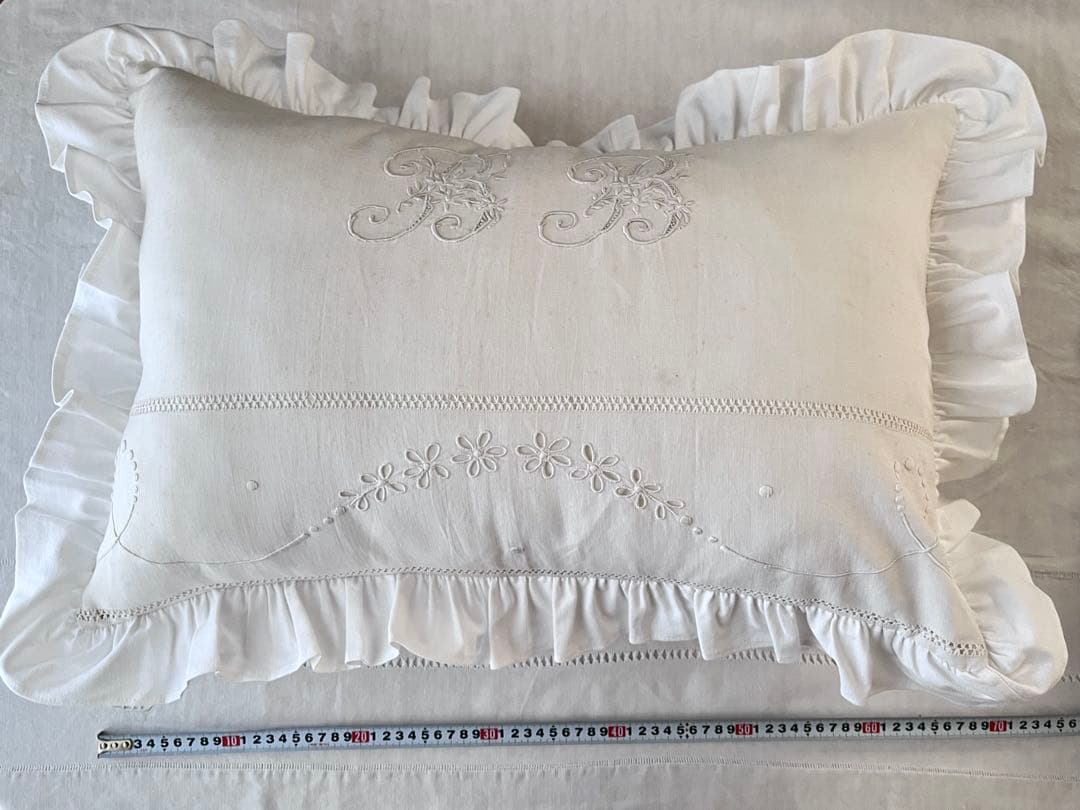 【美品】フランスアンティーク BB花文字手刺繍 フリルクッションカバー