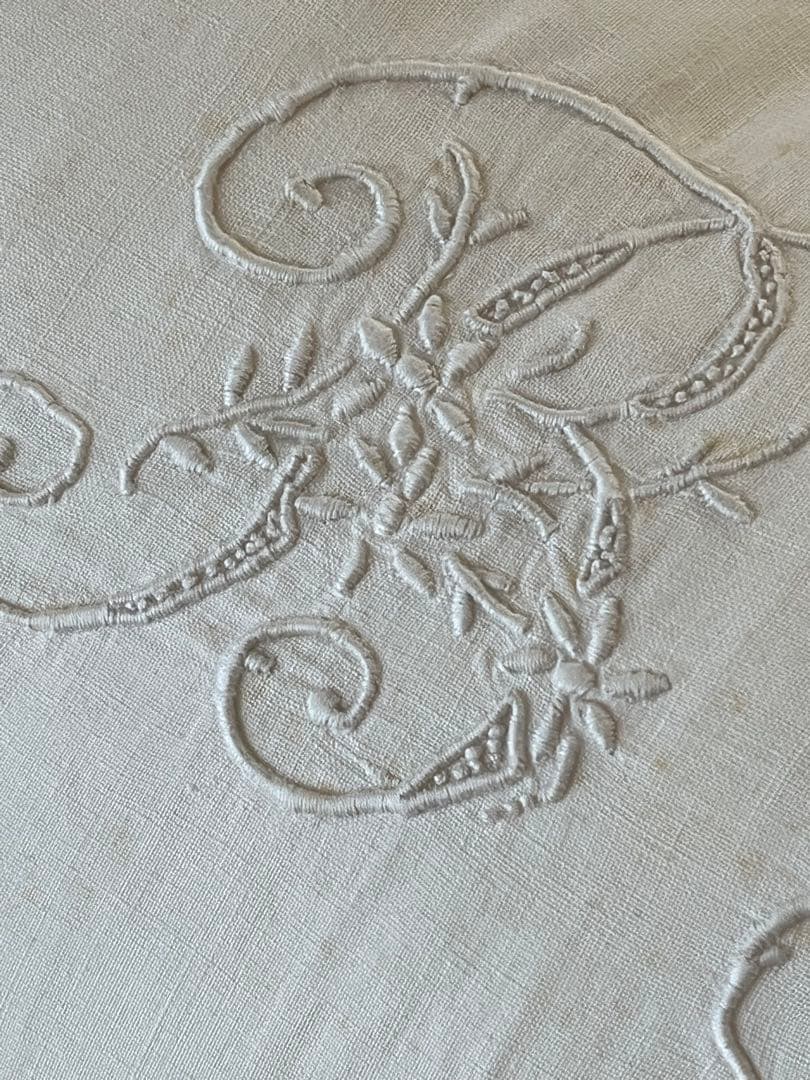 【美品】フランスアンティーク BB花文字手刺繍 フリルクッションカバー