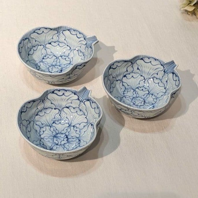 そうた窯　有田焼　染付花弁　牡丹　３客　注器　煮物椀　中鉢　ボウル