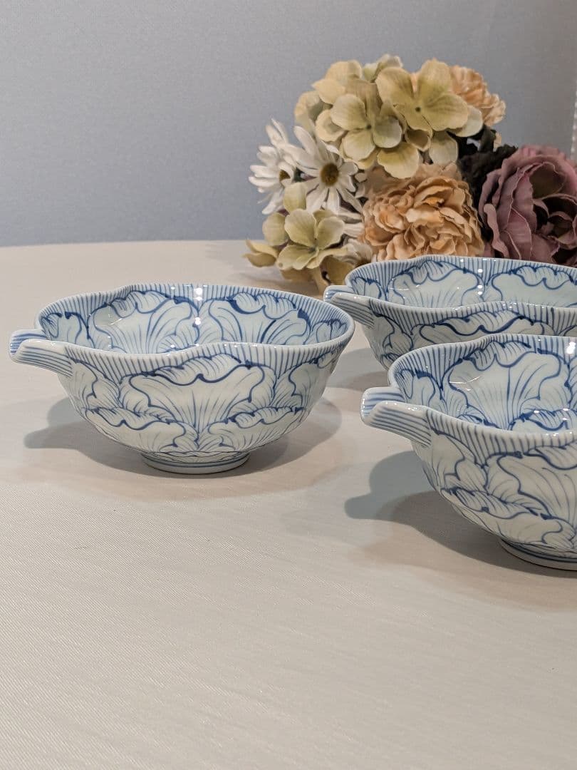 そうた窯　有田焼　染付花弁　牡丹　３客　注器　煮物椀　中鉢　ボウル
