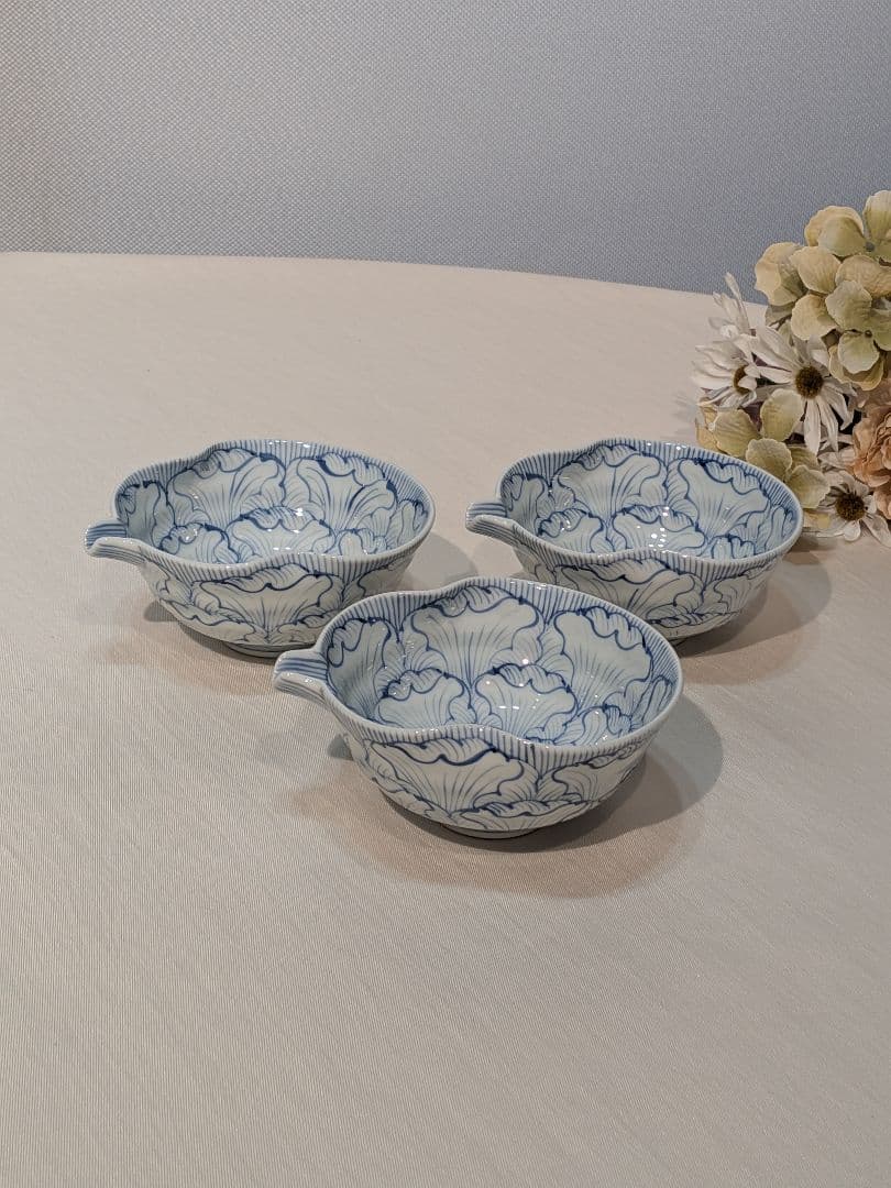 そうた窯　有田焼　染付花弁　牡丹　３客　注器　煮物椀　中鉢　ボウル