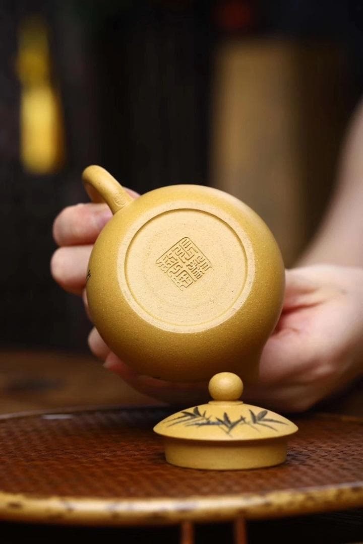在銘　中国宜興　黄泥急須 竹彫 煎茶道具 宜興紫砂
