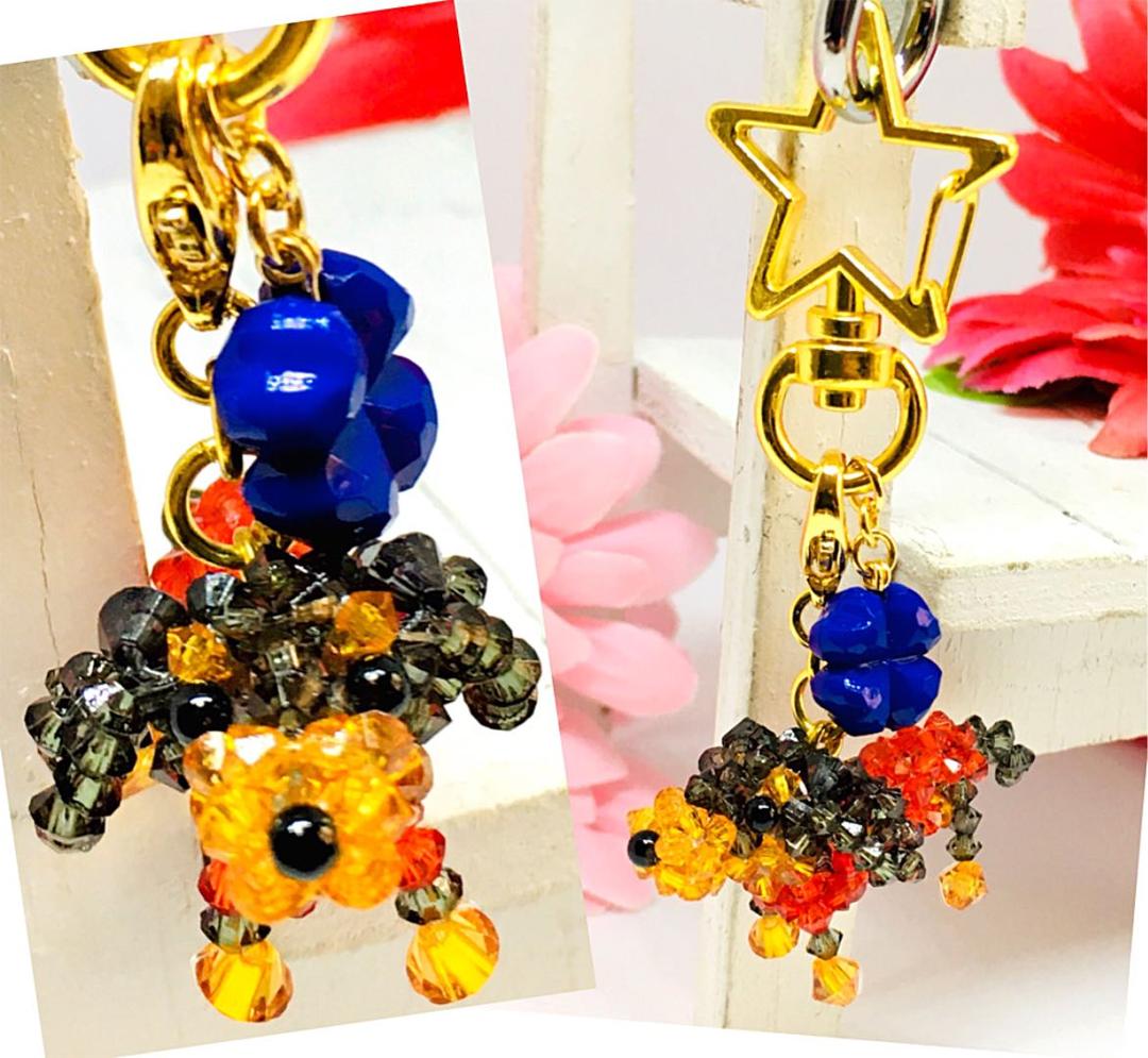 専用品☆赤いお洋服を着たダックスフンド☆キーホルダー☆ビーズマスコット☆チャーム