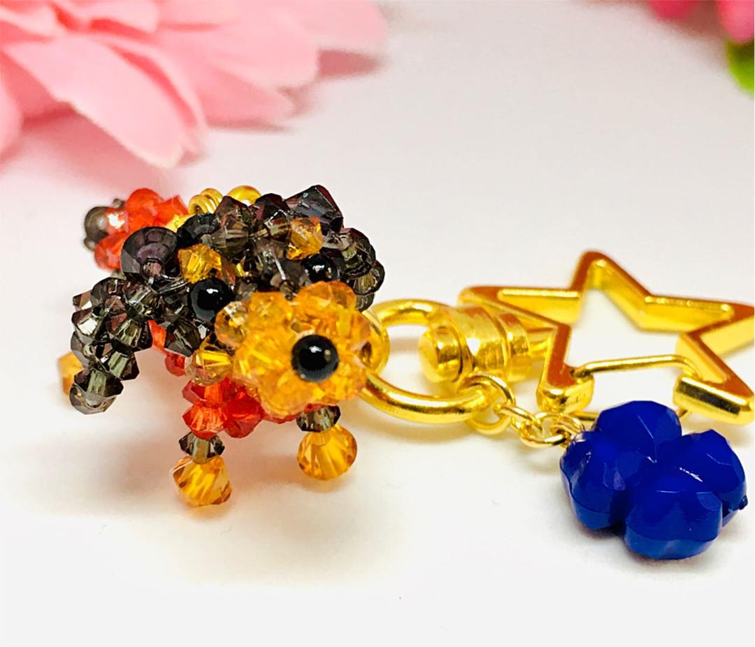 専用品☆赤いお洋服を着たダックスフンド☆キーホルダー☆ビーズマスコット☆チャーム