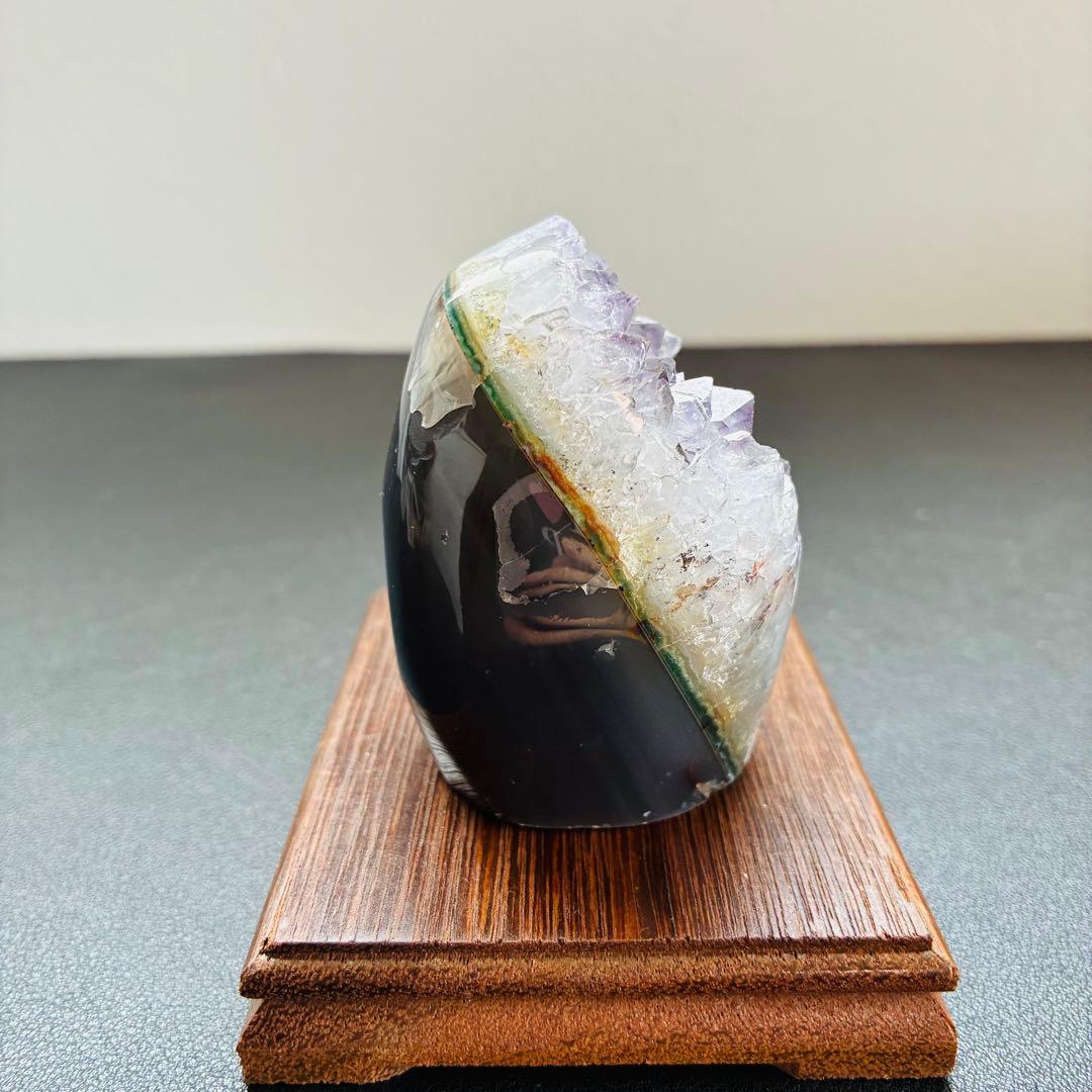 【ウルグアイ産】アメジストジオード｜247g｜瑪瑙層ベース・木製台座付き