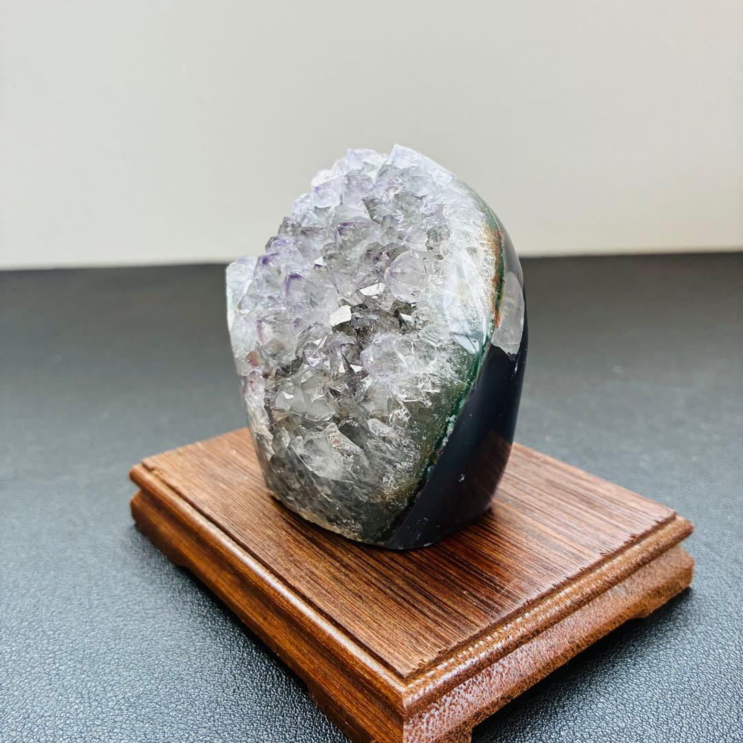 【ウルグアイ産】アメジストジオード｜247g｜瑪瑙層ベース・木製台座付き