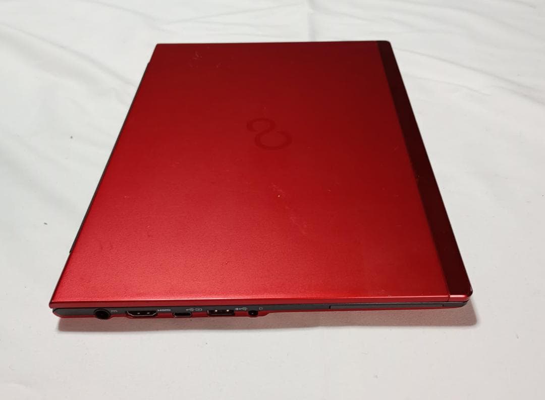 富士通 赤いボディの薄型 938g Lifebook、Win11/8G/256G