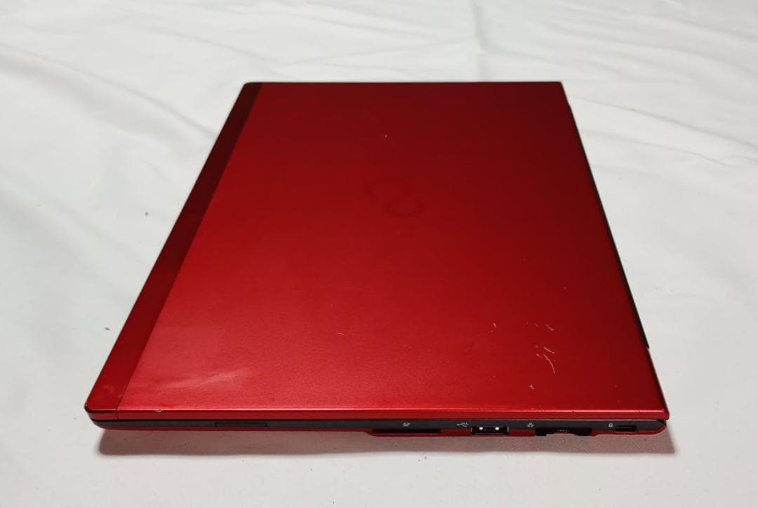 富士通 赤いボディの薄型 938g Lifebook、Win11/8G/256G