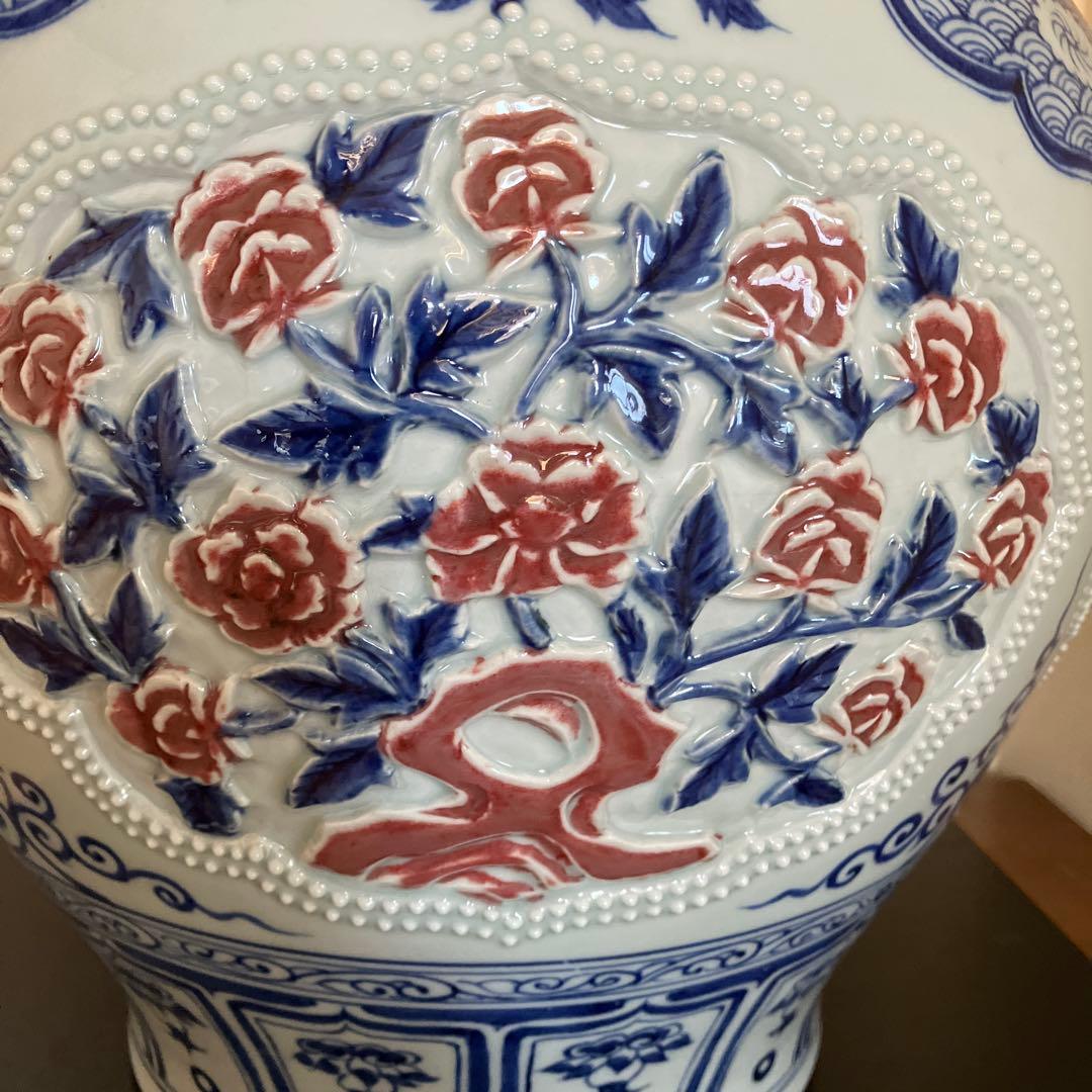 X*a様 中国美術　青花紅秞貼花花卉文壺