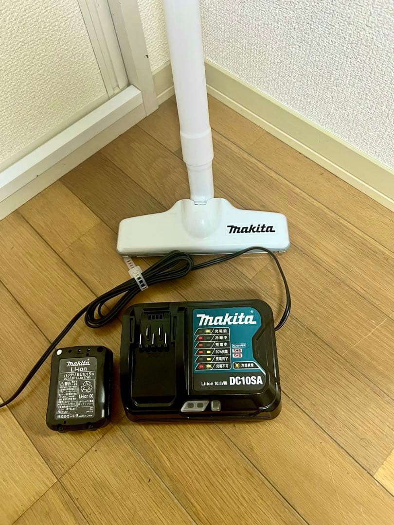 【美品】マキタ CL107FD 充電式クリーナー 掃除機 サイクロン