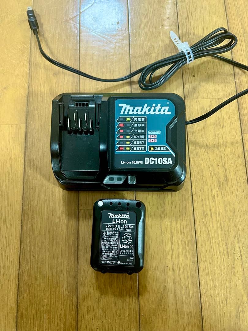 【美品】マキタ CL107FD 充電式クリーナー 掃除機 サイクロン