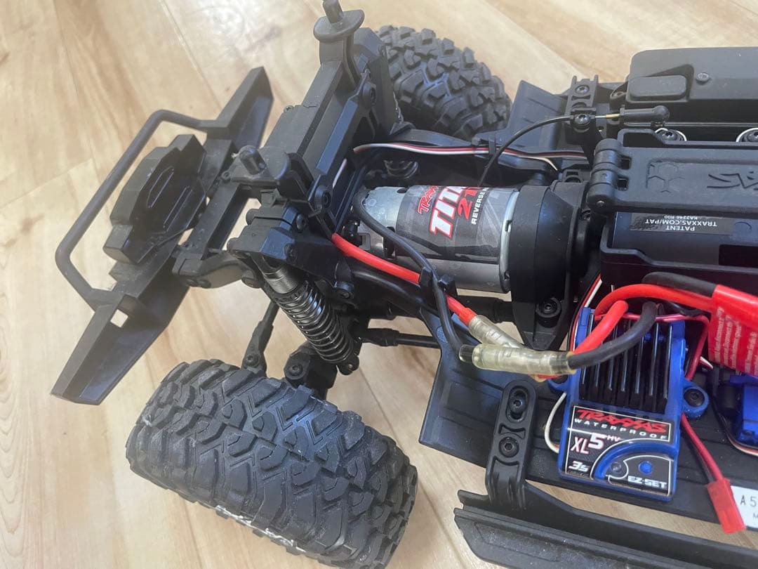 トラクサス TRX4 1/10 DEFENDER レッド オフロードラジコン